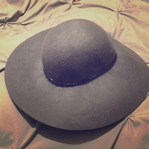 Grey hat